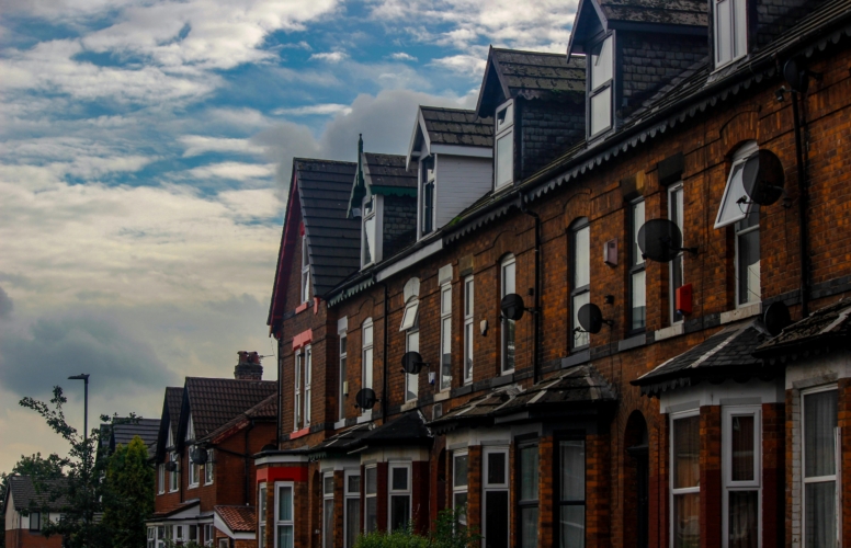 Why Using a Letting Agent Makes Sense for Landlords in 2026